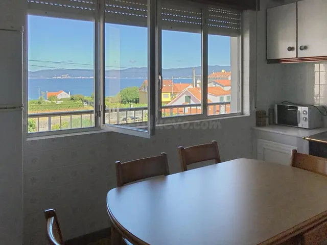 Dos viviendas, una finca urbana junto al mar.