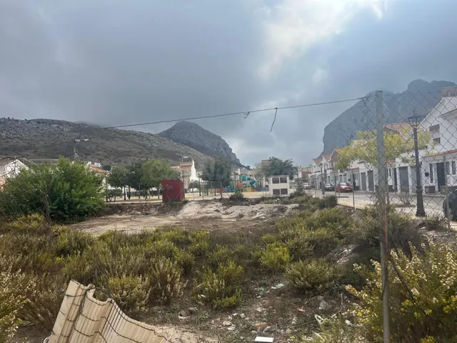 En venta parcela para vivienda unifamiliar en Ventas de Zafa - foto 2