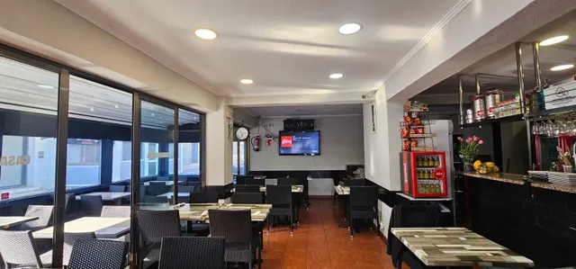 RESTAURANTE CON VIVIENDA SUPERIOR EN PLATJA DELS RIELLS — 2