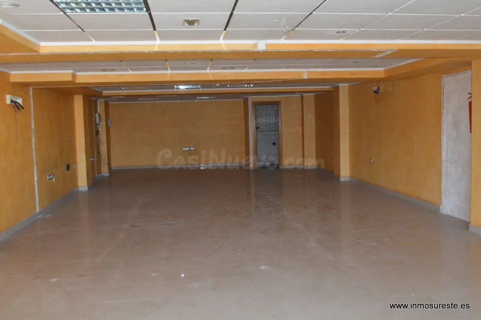Venta de entresuelo en el centro de Orihuela, zona de Temístocles Almagro, 135 m2. de supèrficie.