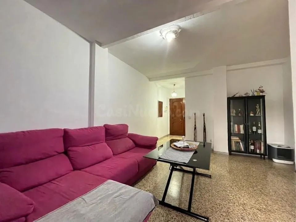 Piso bajo de 3 habitaciones en La Moneda-Dos Hermanas