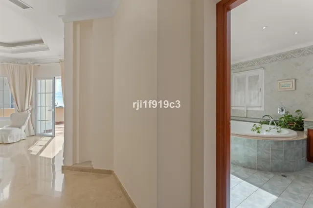 Chalet 4 habitaciones 571m² en venta - Marbella — 50