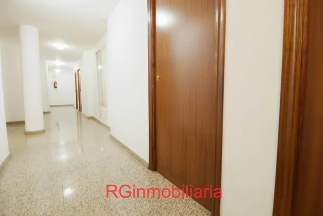 Apartamento 2 habitaciones, patio, trastero y zona aparcamiento. — 21