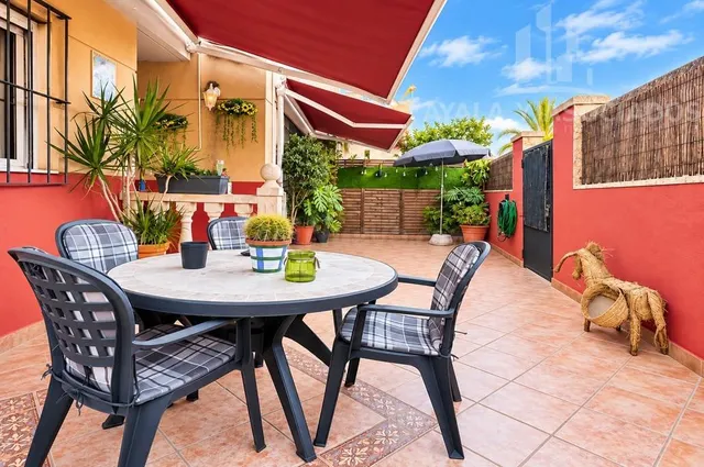 DÚPLEX CON JARDÍN Y GARAJE EN VENTA, EN EL BOHIO - foto 2