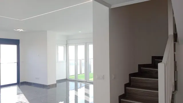 Impresionante Ático -Dúplex reformado de lujo y vistas magnificas al mar y bahía de Benidorm. — 24