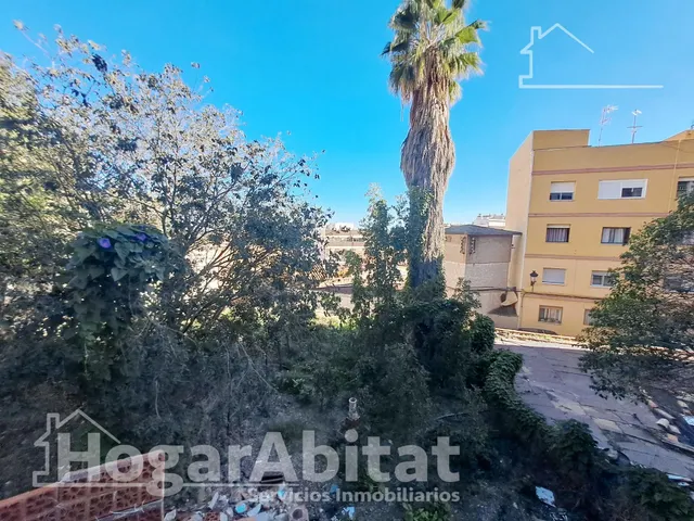 AMPLIA CASA CON 2 TERRAZAS PARA REFORMAR EN EL CENTRO — 34