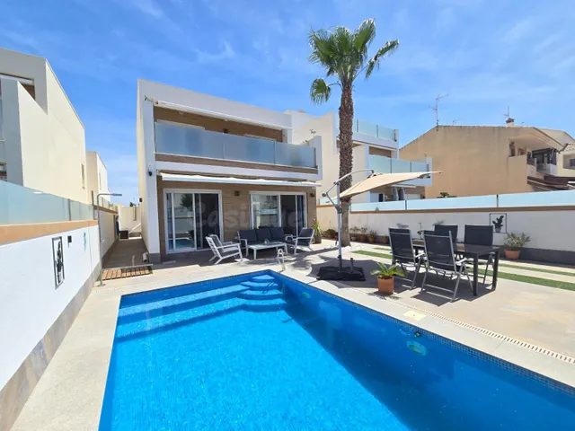 Villa 3 habitaciones 111m² en venta - Zona Pueblo — 4