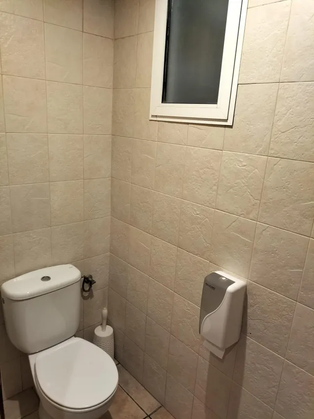 EN VENTA LOCAL COMERCIAL CON INQUILINOS — 25