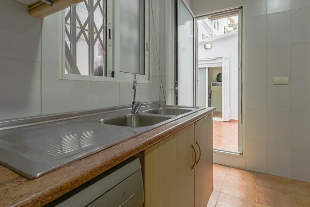BAJO CON DISTRIBUCIÓN DE VIVIENDA Y PATIO EN GRAU DE VALENCIA — 17