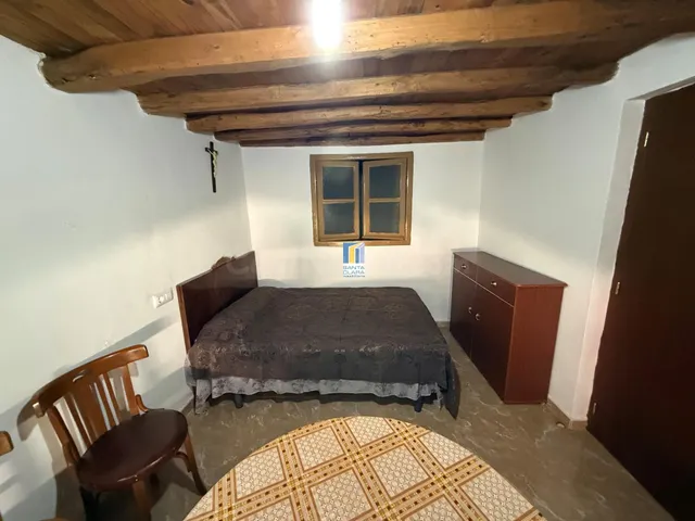 CASA EN VENTA CON 2 DORMITORIOS, LEÑERA Y TRASTERO EN MAYALD - foto 3