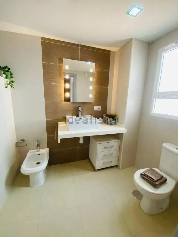 Alquiler de linda vivienda reformada zona altozano con terraza — 18