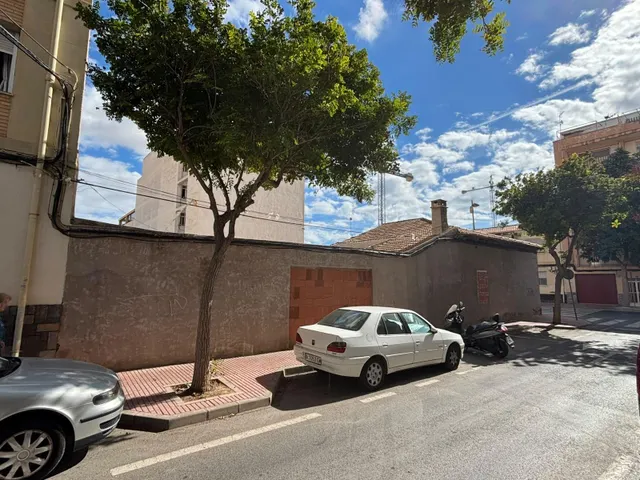 CASA INDEPENDIENTE EN ESQUINA CON GRAN POTENCIAL DE REHABILI - foto 2