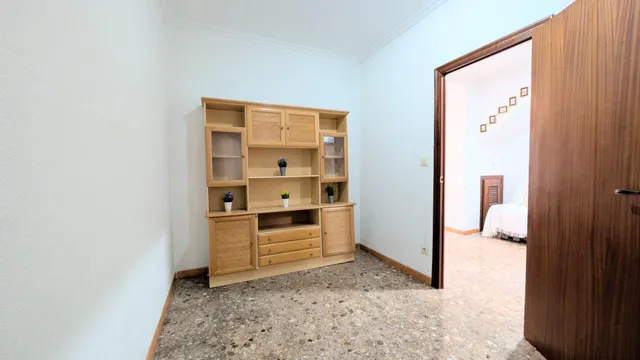 ¡Oportunidad única en la zona de Plaza de Barcelona!. Planta baja con entrada independiente y gran patio pisable. — 16