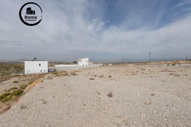 Terreno urbano de 750 m2 en Altos de La Zubia. Parcela 17, manzana M — 33