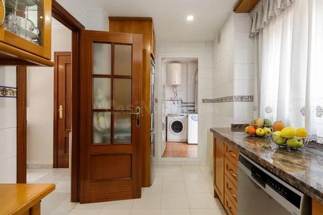 Adosado “Dos en Uno” con apartamento independiente. — 9