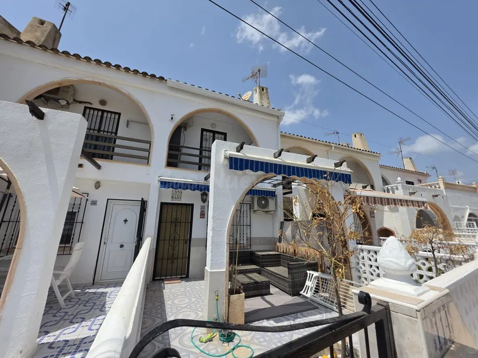 ADOSADO DE 2 habitaciones CON TERRAZA Y PISCINA COMUNITARIA