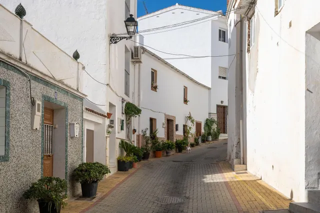 Tradicional casa de pueblo ubicada en Tolox — 34