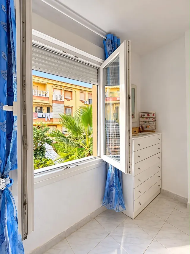 Apartamento de 2 dormitorios con terraza en Mar Azul, Torrevieja — 3