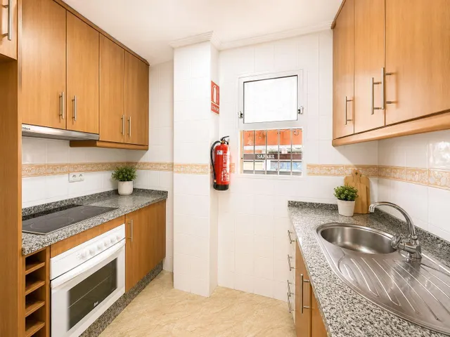 PLANTA BAJA CON ENTRADA INDEPENDIENTE, 2 DORMITORIOS, 2 BAÑOS, TERRAZA Y PISCINA EN EL CENTRO DE TORREVIEJA — 6