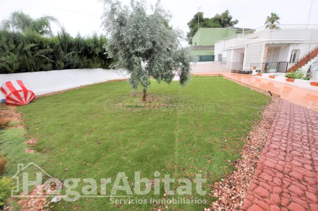 ¡Magnífico chalet! Amplio y lleno de luz, con piscina, terraza, garaje y parcela — 4