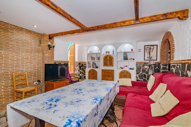 ESPECTACULAR CASA ADOSADA EN HÍJAR | AMPLITUD, PATIO Y GARAJE — 25