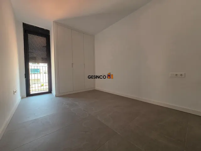 PISO EN QUINTA PLANTA SIN AMUEBLAR MUY CÉNTRICO — 7