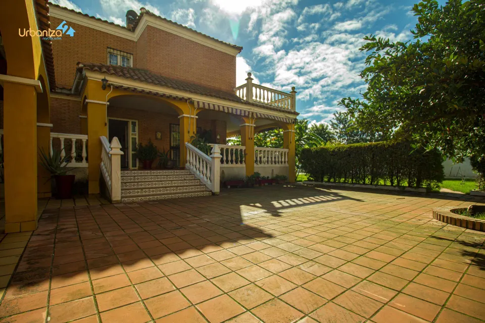 CHALET INDEPENDIENTE JUNTO AL VIEJO VIVERO EN BADAJOZ