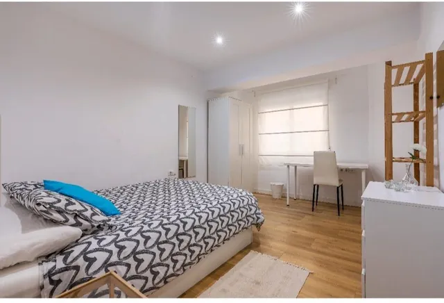 ¡Atención estudiantes! ✨ ¿Buscáis LA HABITACIÓN perfecta para el próximo curso académico en Granada por 400 € al mes/habitación? ¡Tenemos exactamente lo que necesitáis! — 13
