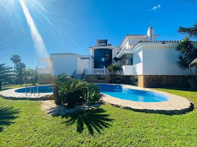 Villa Exclusiva con Vistas Panorámicas en Benalmádena — 23
