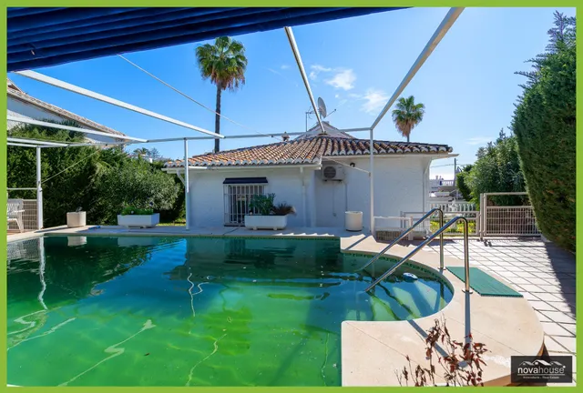 Chalet independiente con piscina privada y vistas al mar — 27