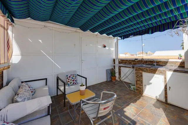 Bungalow planta alta reformado, en residencial con piscina comunitaria — 18
