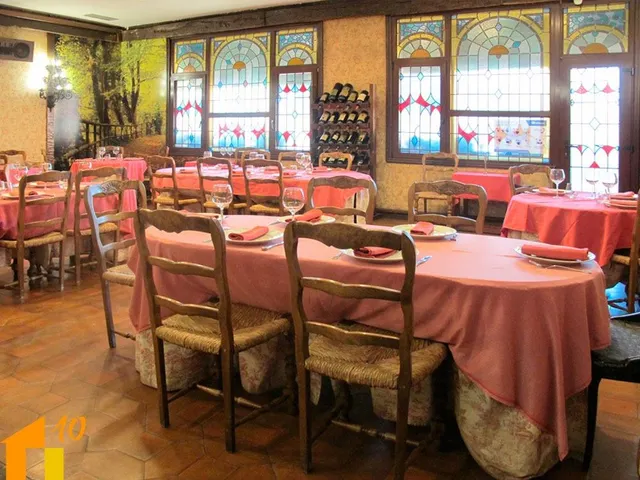 Se alquila o vende Bar Restaurante en avd. Constitucion — 18