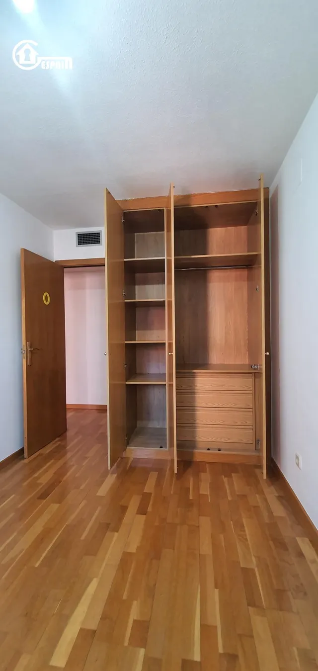 Gespain actividades inmobiliarias ofrece vivienda en venta en zona av. de los poblados — 44