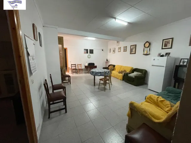 Amplia Casa en el centro de Valdeganga con Posibilidades de  - foto 2