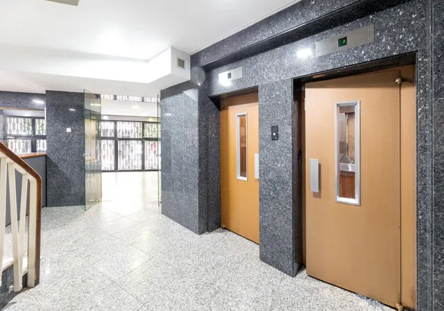 PISO DE 5 DORMITORIOS EN CALLE RECOGIDAS — 31