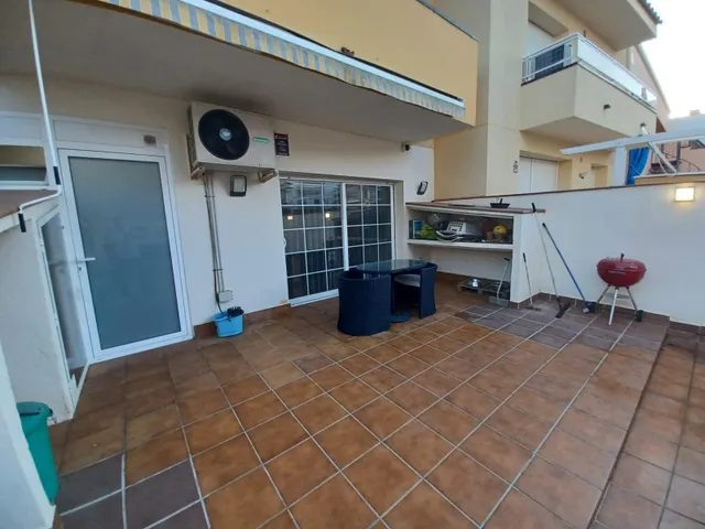 Gran casa en venda  a 100 metres del mar, llesta per entrar-hi a viure — 32