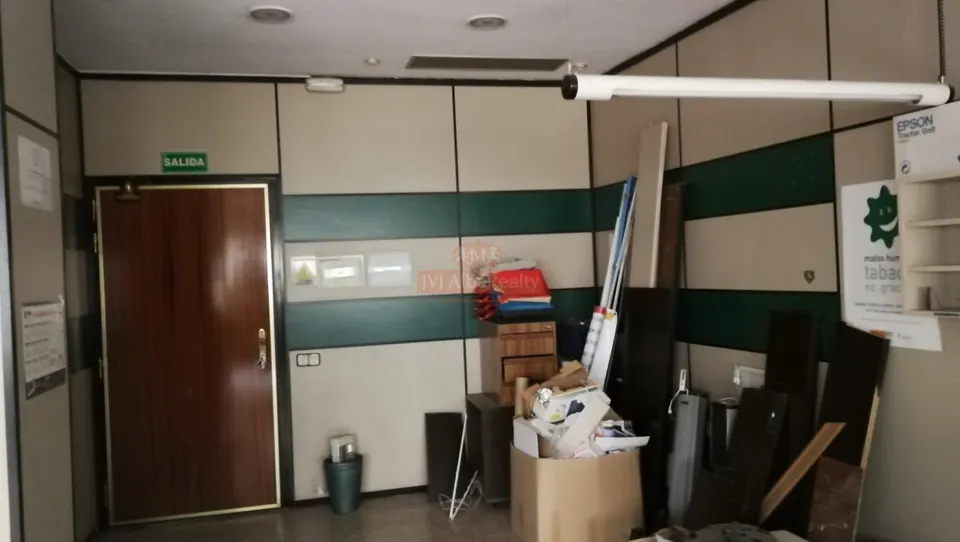 OCASION! SE ALQUILA GRAN ENTREPLANTA CON DIVERSOS DESPACHOS Y OFICINAS, EN EL CORAZON DE ALBACETE