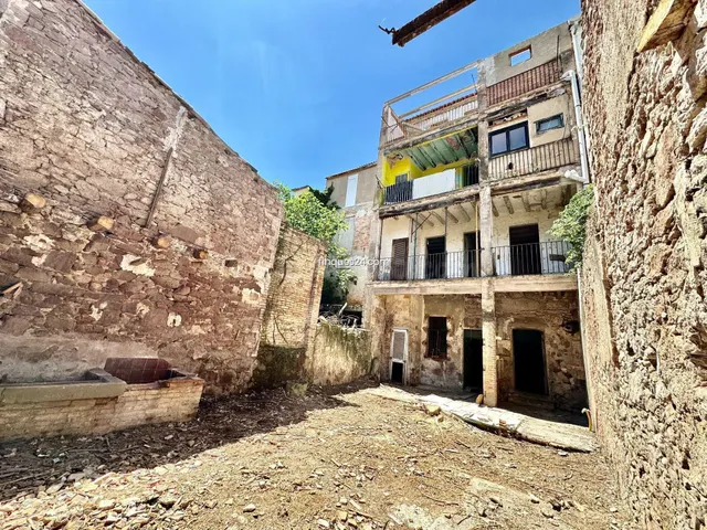 Edificio en Artés