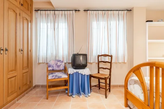 Piso en el centro de Granada, totalmente reformado con dos grandes dormitorios y un baño — 25