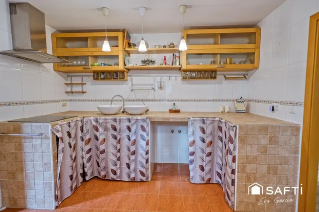 Casa con potencial ubicada en parcela 1000 m² Querol — 10