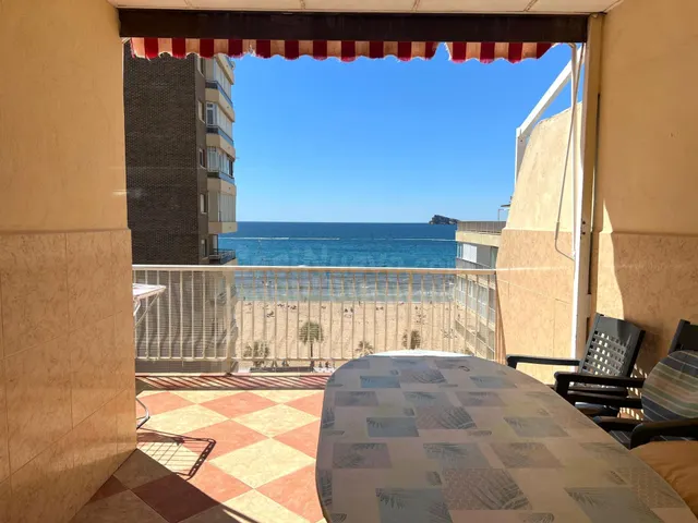 Piso de 5 habitaciones en primera linea Benidorm