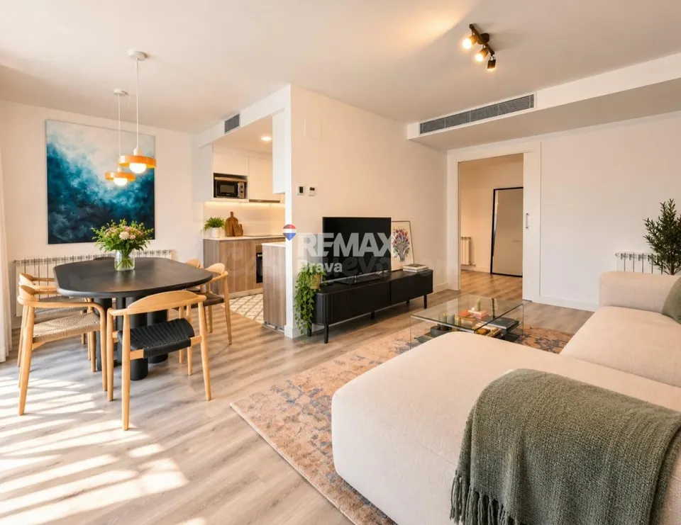 GIA46AC - Girona centro | Piso moderno en el centro de Girona con balcón, parking y trastero