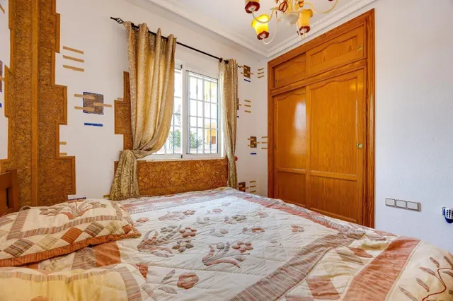 Bungalow en planta baja con amplio jardín privado y aparcamiento en Cabo Roig — 23