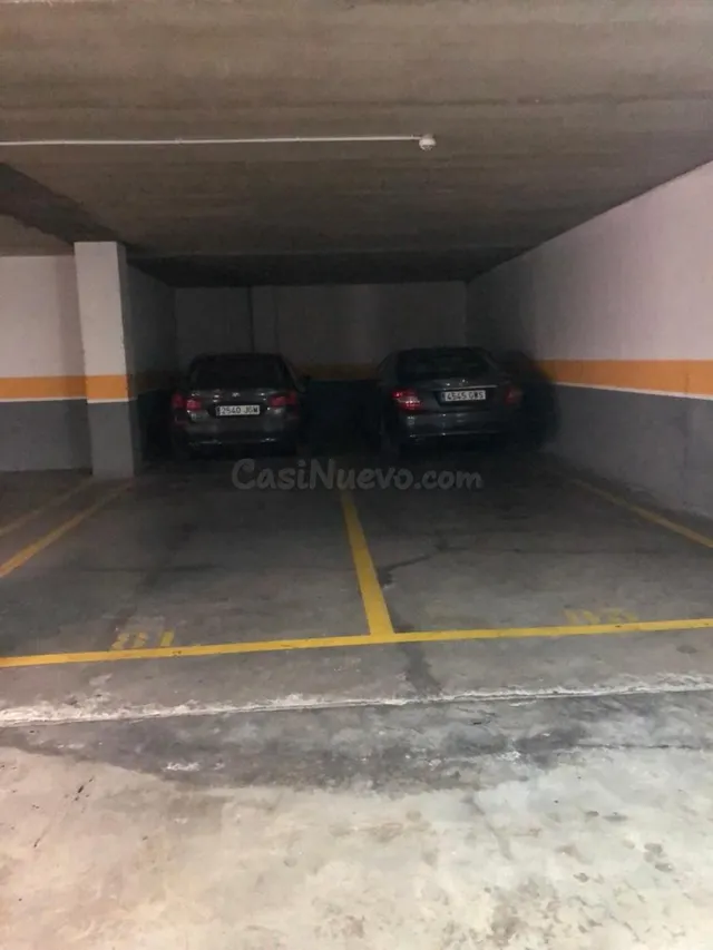 SE ALQUILA COCHERA EN EL BARRIO DE LA ROSALEDA - foto 2