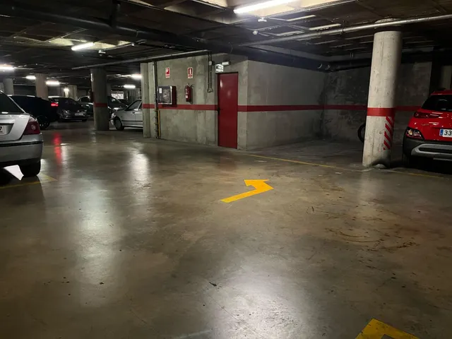 Plaza de parking en venta en Hospitalet — 3