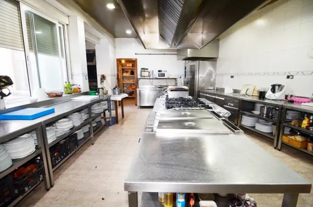 Urbis te ofrece un restaurante en venta en Aldeadávila de la Ribera, Salamanca. — 37