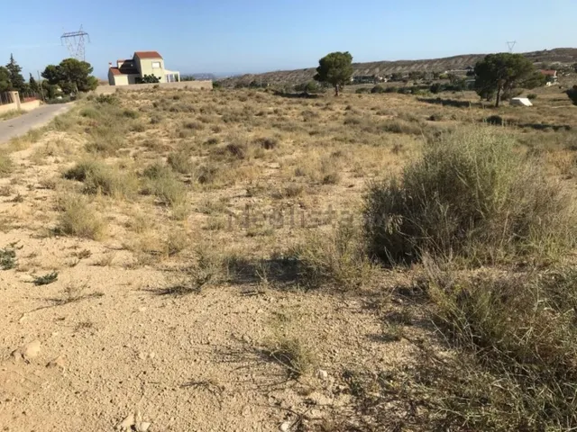 SE VENDE TERRENO , RUSTICO , ZONA MUY TRANQUILA , 35.000 MTS - foto 3