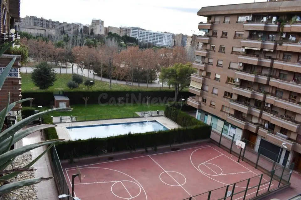 Alquiler piso 3 dormitorios, terraza, garaje y trastero en Av. Pablo Gargallo.