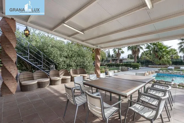 Chalet independiente con pozo propio y placas solares — 2