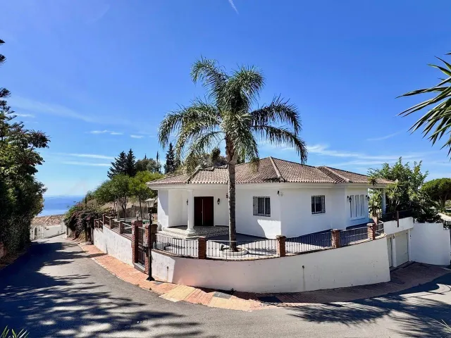 Chalet Independiente de Lujo en Benalmádena – Privacidad, Na